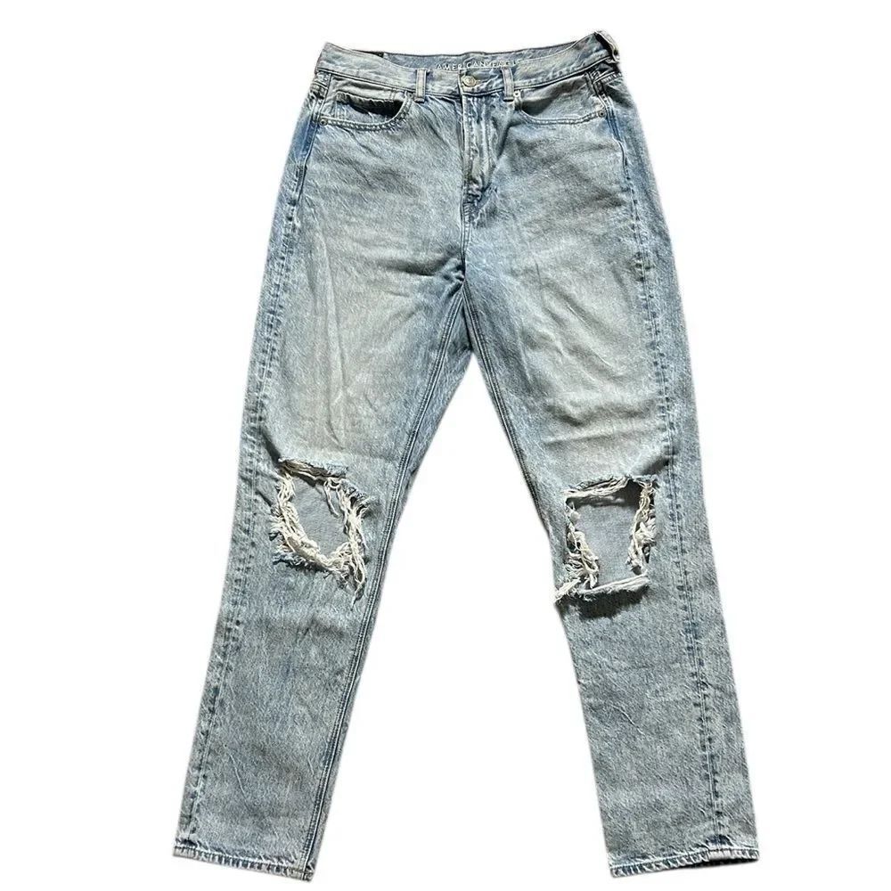 American Eagle Outfitters Light Wash Mom Jeans